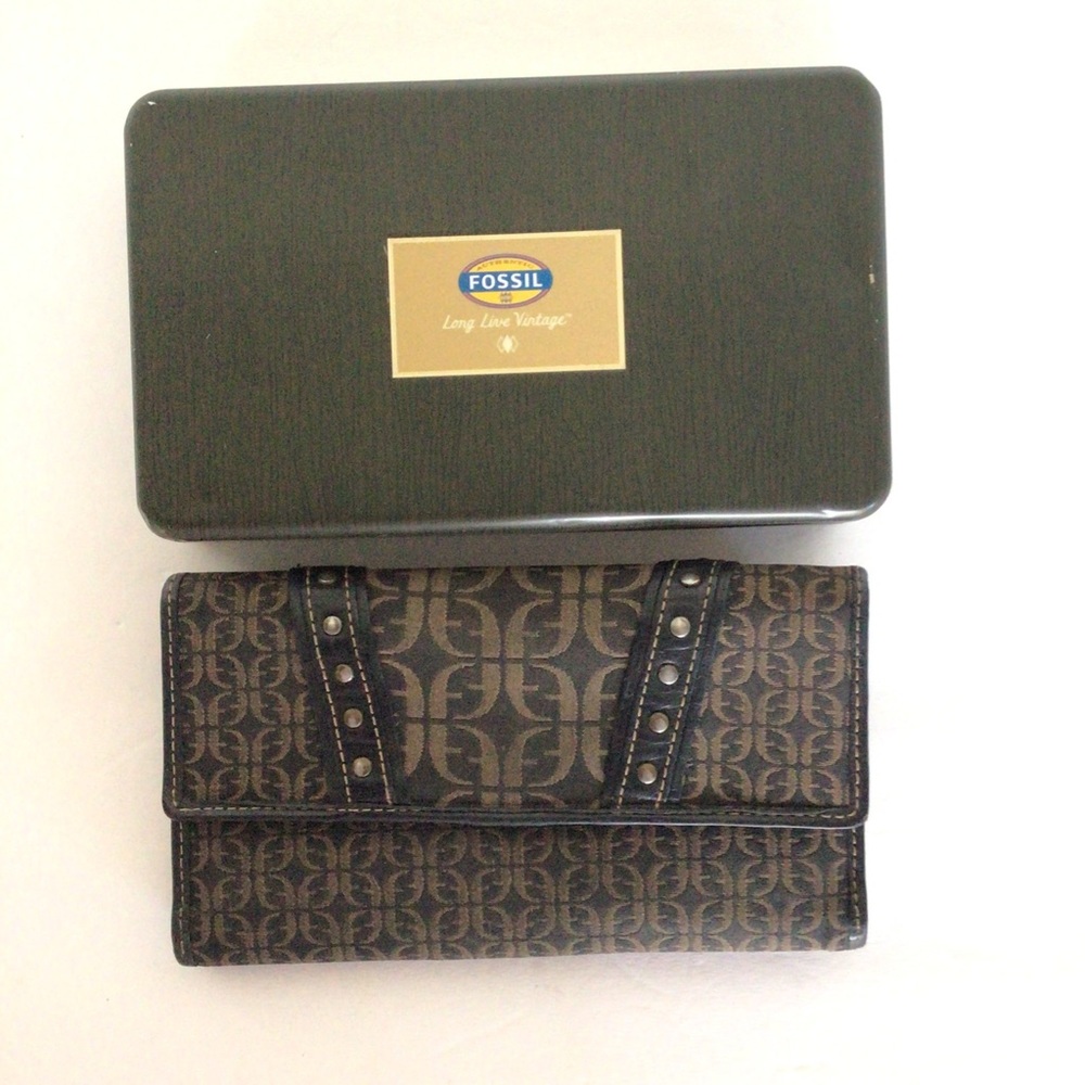 FOSSIL MONOGRAM FLAP WALLET - Picture 2 of 15